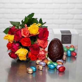 Bouquet de roses Arlequin et œuf en chocolat